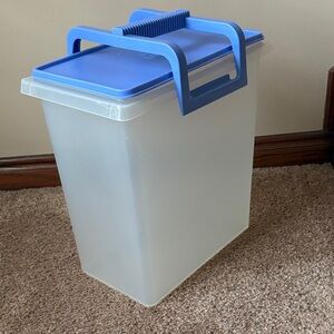 Tupperware Large Carry-All - 3 gallon/58 cup storage container with lid/handle